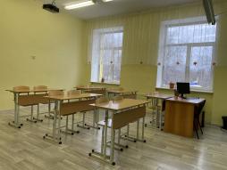 Учебная зона: школьные парты